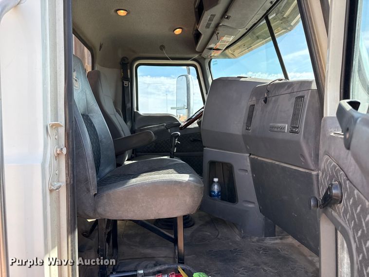 image for item EP0795 2012 Mack CHU613 semi truck