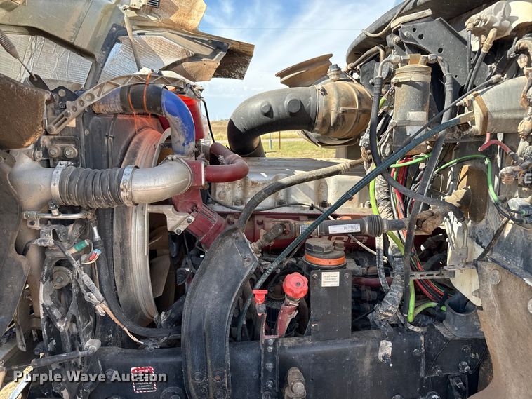 image for item EP0795 2012 Mack CHU613 semi truck