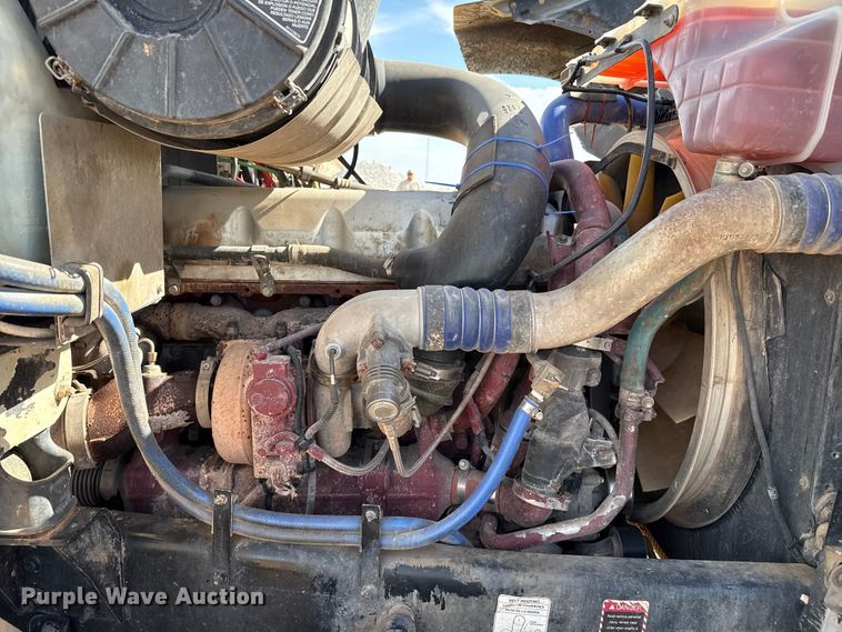 image for item EP0795 2012 Mack CHU613 semi truck