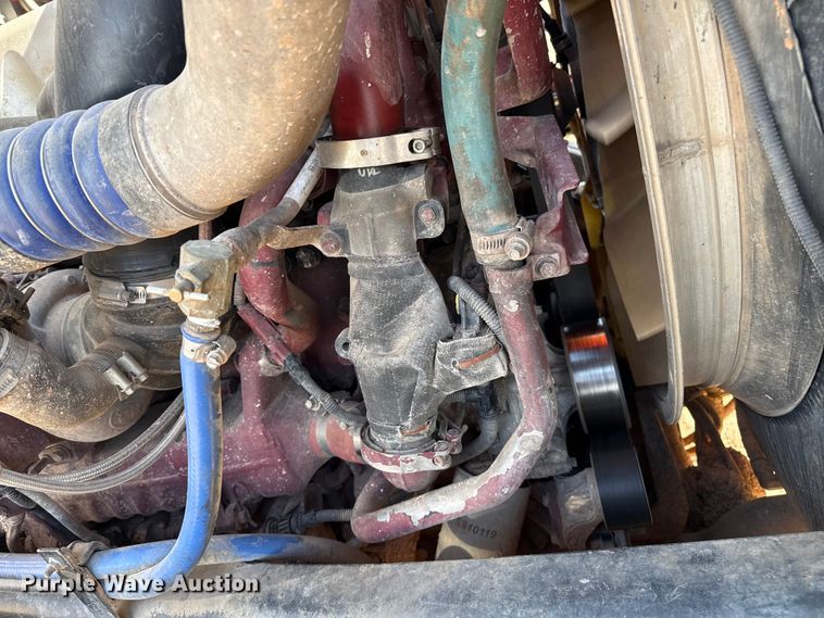 image for item EP0795 2012 Mack CHU613 semi truck