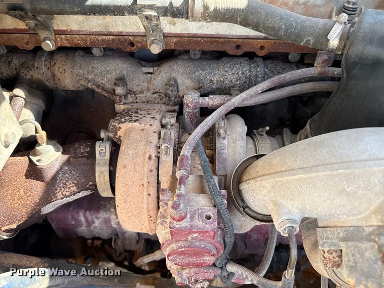 image for item EP0795 2012 Mack CHU613 semi truck