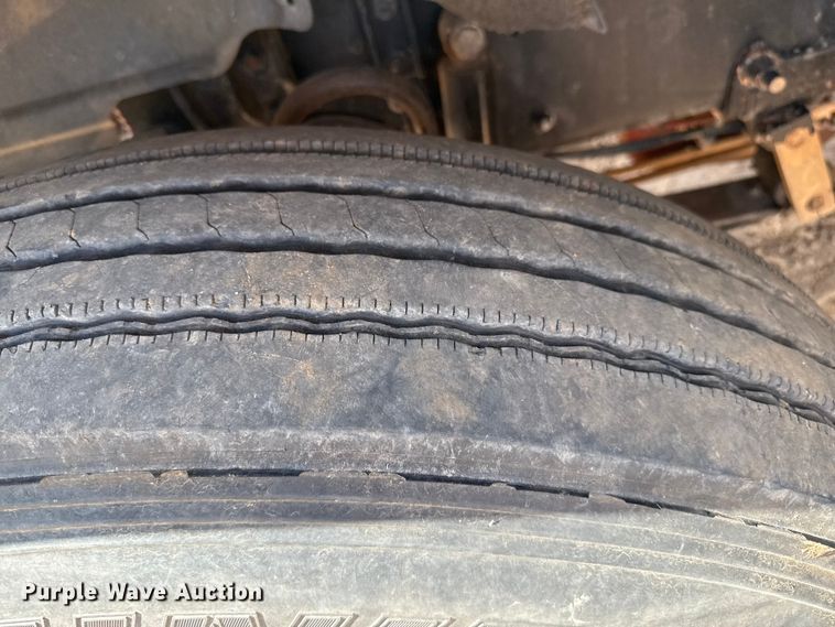 image for item EP0795 2012 Mack CHU613 semi truck