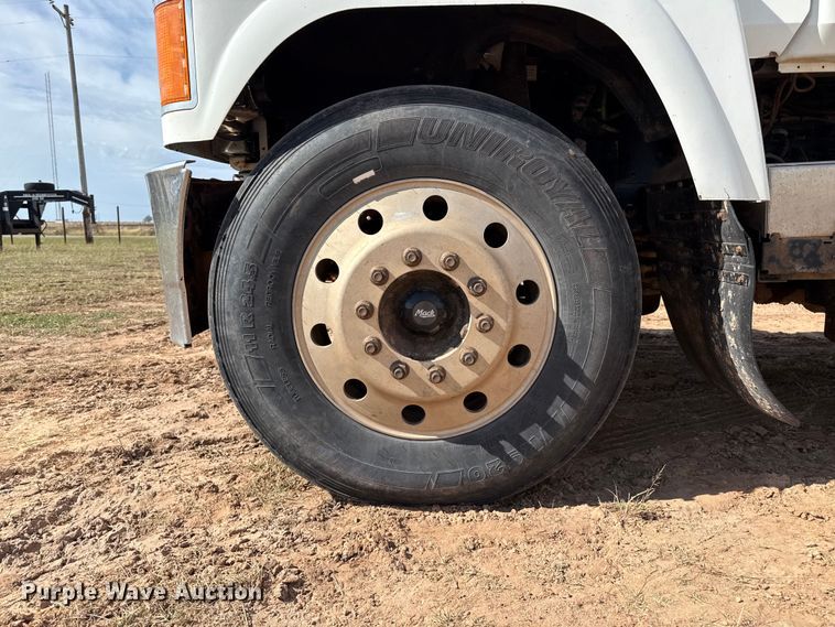 image for item EP0795 2012 Mack CHU613 semi truck