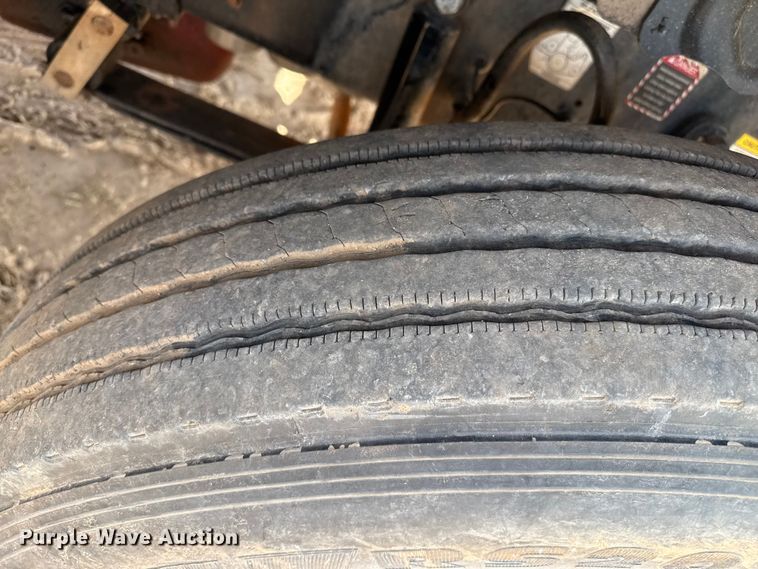 image for item EP0795 2012 Mack CHU613 semi truck