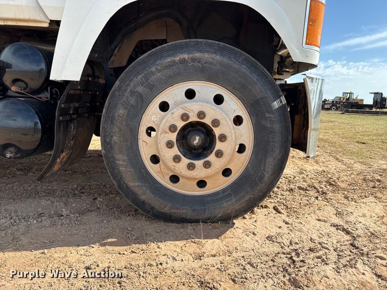image for item EP0795 2012 Mack CHU613 semi truck