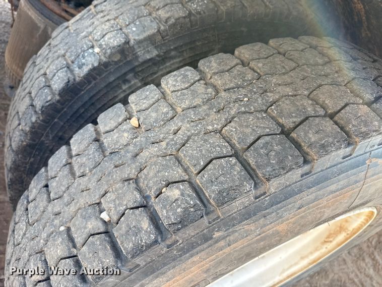 image for item EP0795 2012 Mack CHU613 semi truck