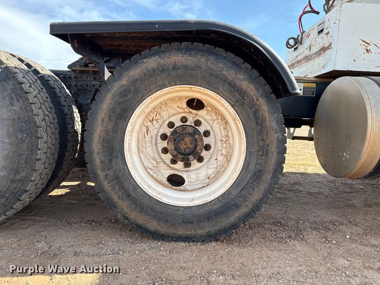 image for item EP0795 2012 Mack CHU613 semi truck