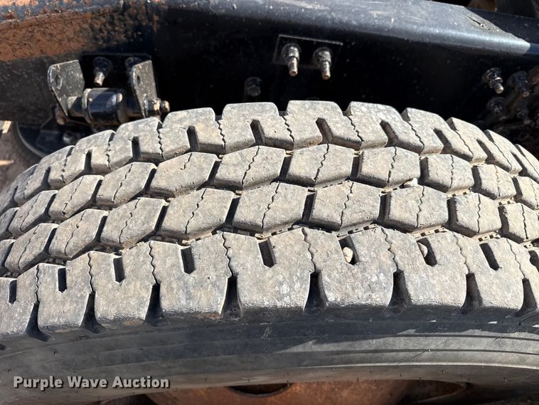 image for item EP0795 2012 Mack CHU613 semi truck