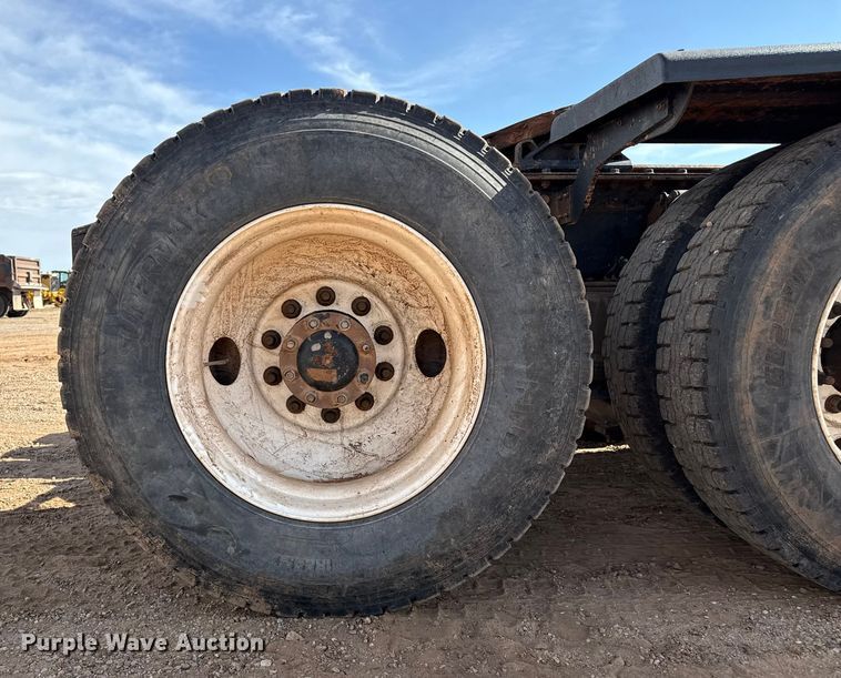 image for item EP0795 2012 Mack CHU613 semi truck