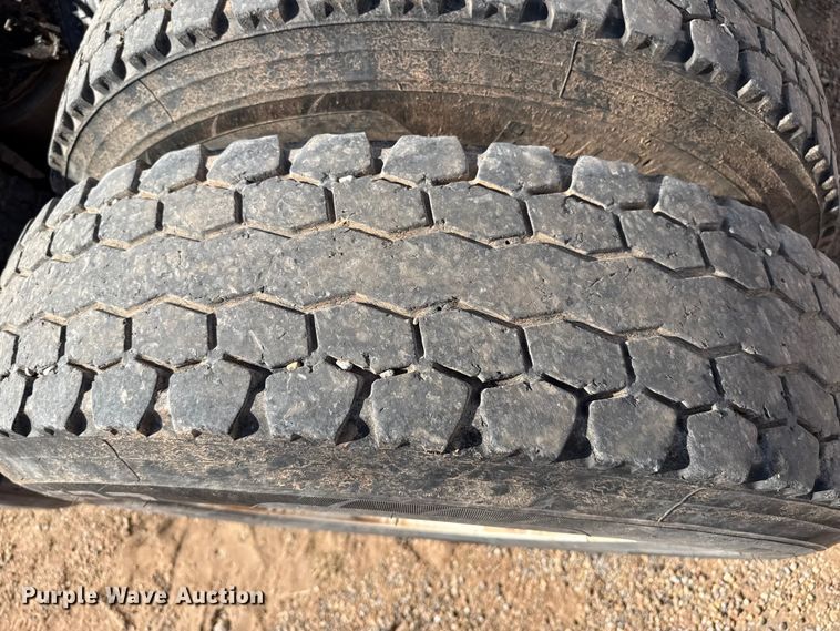 image for item EP0795 2012 Mack CHU613 semi truck