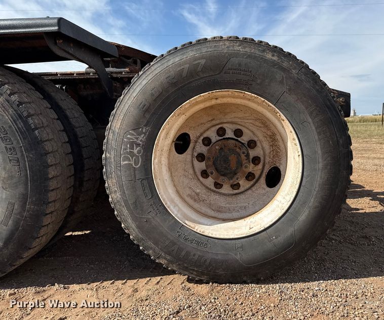 image for item EP0795 2012 Mack CHU613 semi truck
