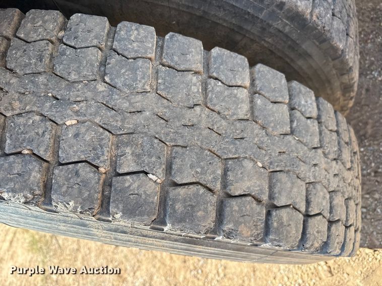 image for item EP0795 2012 Mack CHU613 semi truck