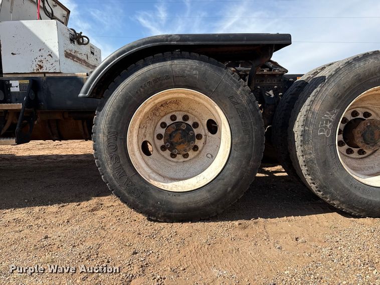 image for item EP0795 2012 Mack CHU613 semi truck