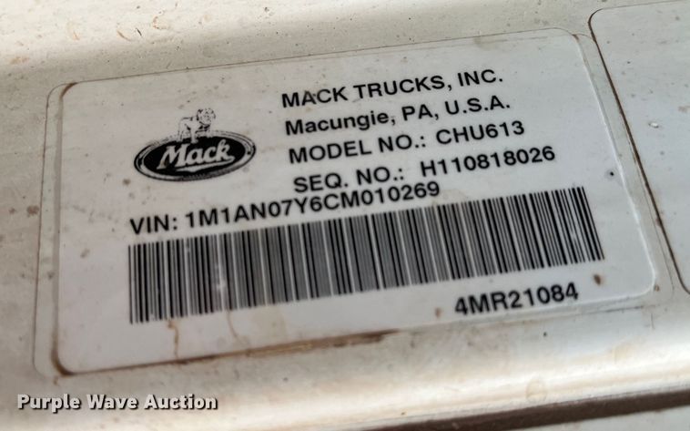 image for item EP0795 2012 Mack CHU613 semi truck