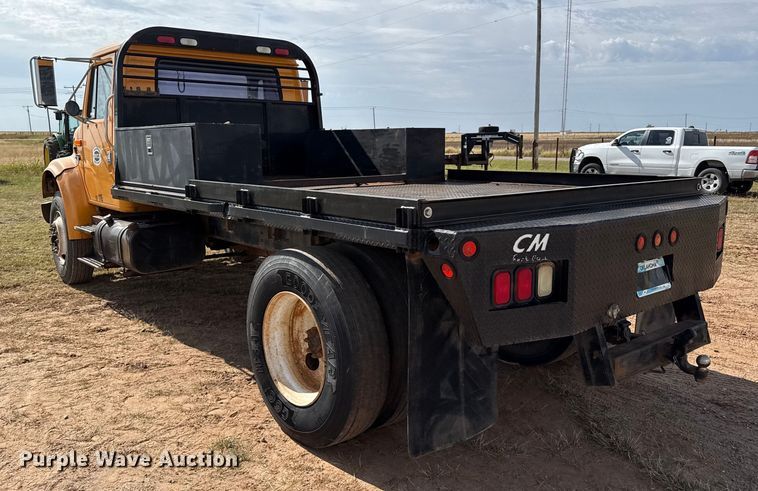 image for item EP0796 1999 International 4700 flatbed truck