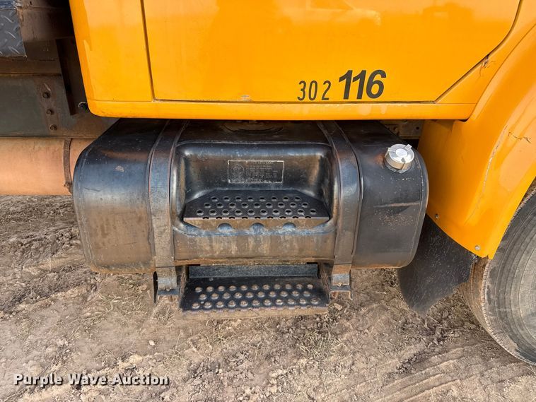 image for item EP0796 1999 International 4700 flatbed truck