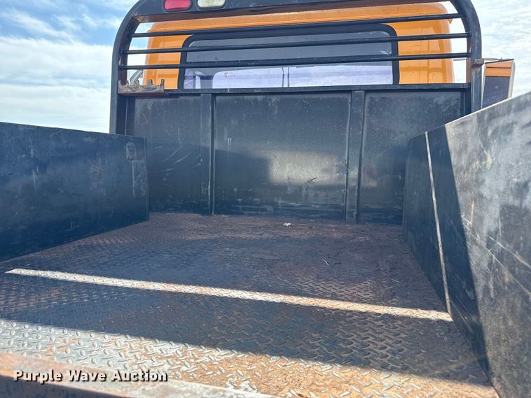 image for item EP0796 1999 International 4700 flatbed truck