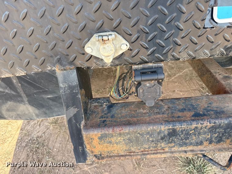 image for item EP0796 1999 International 4700 flatbed truck