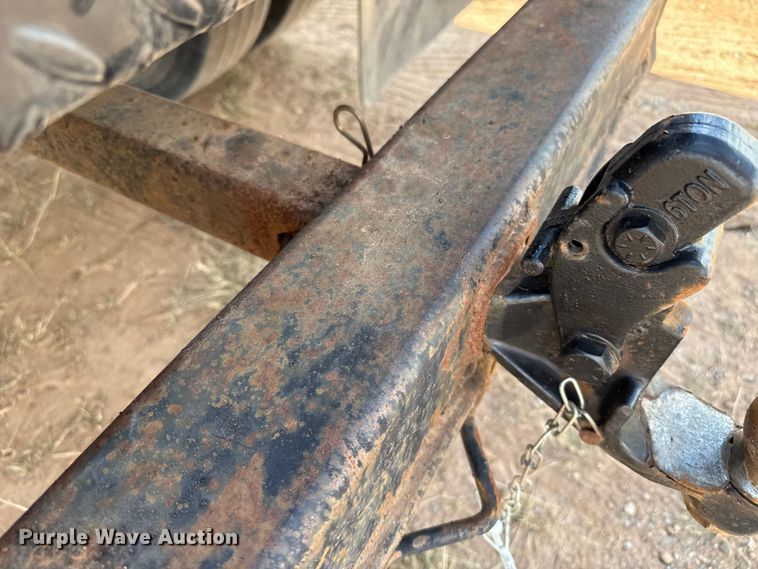 image for item EP0796 1999 International 4700 flatbed truck