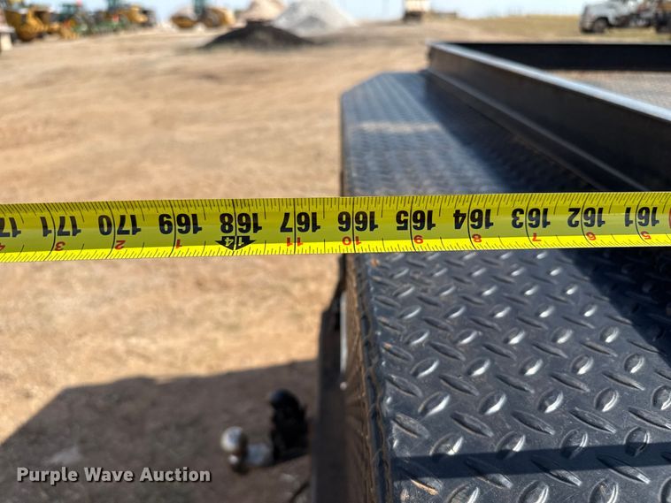 image for item EP0796 1999 International 4700 flatbed truck