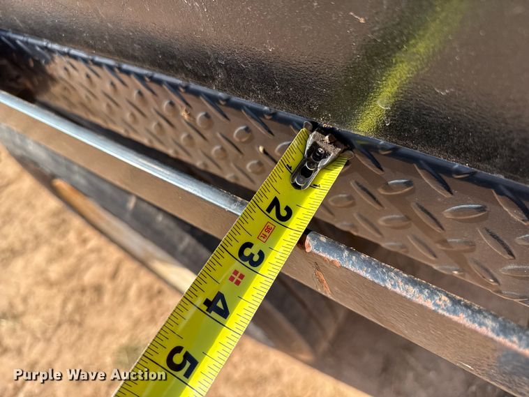 image for item EP0796 1999 International 4700 flatbed truck