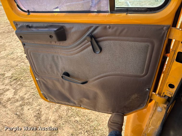 image for item EP0796 1999 International 4700 flatbed truck