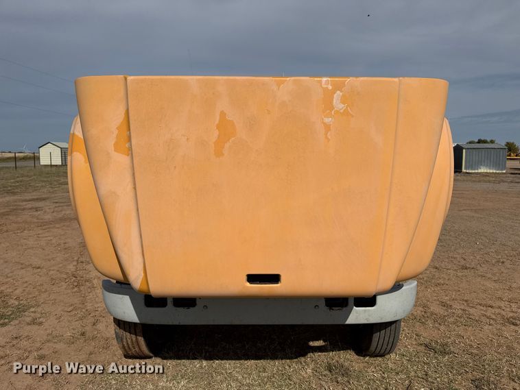 image for item EP0796 1999 International 4700 flatbed truck