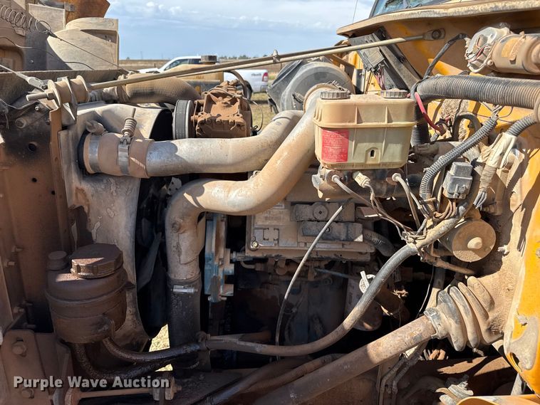 image for item EP0796 1999 International 4700 flatbed truck