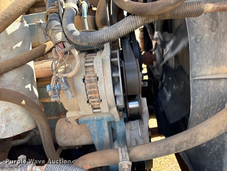 image for item EP0796 1999 International 4700 flatbed truck