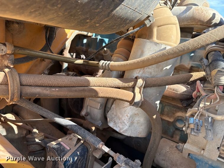 image for item EP0796 1999 International 4700 flatbed truck