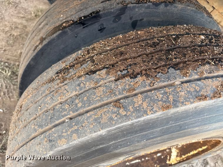 image for item EP0796 1999 International 4700 flatbed truck