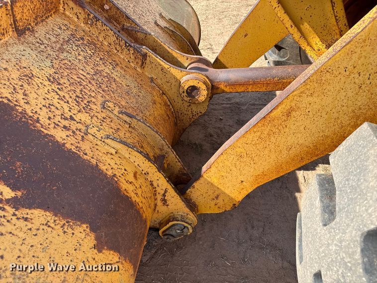 image for item EP0797 1994 John Deere 624G wheel loader