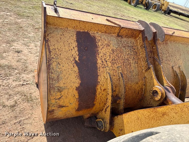 image for item EP0797 1994 John Deere 624G wheel loader