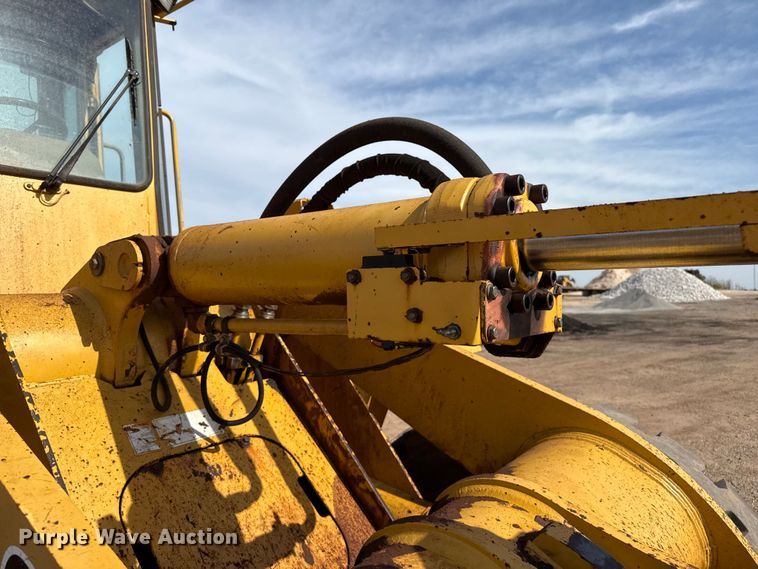 image for item EP0797 1994 John Deere 624G wheel loader