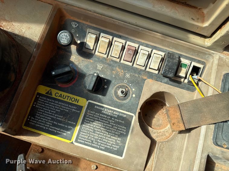 image for item EP0797 1994 John Deere 624G wheel loader