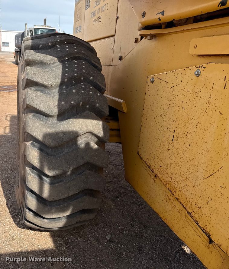 image for item EP0797 1994 John Deere 624G wheel loader