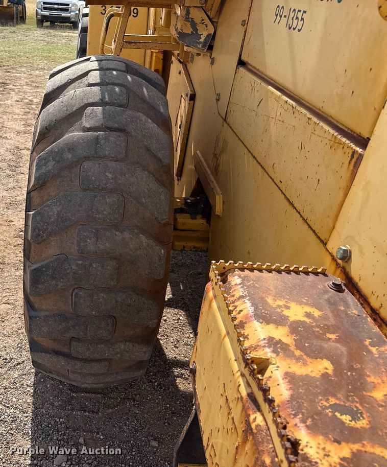 image for item EP0797 1994 John Deere 624G wheel loader