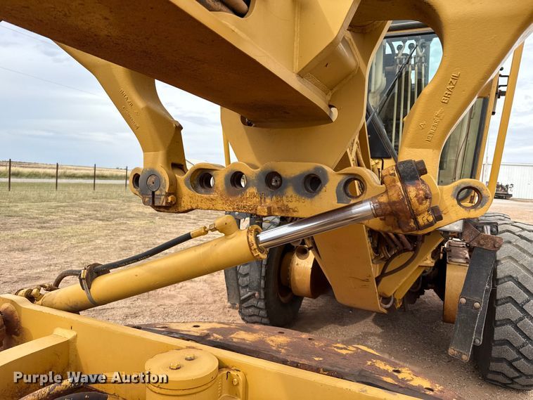 image for item EP0805 2004 Caterpillar 140H motor grader