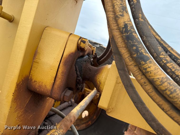 image for item EP0805 2004 Caterpillar 140H motor grader