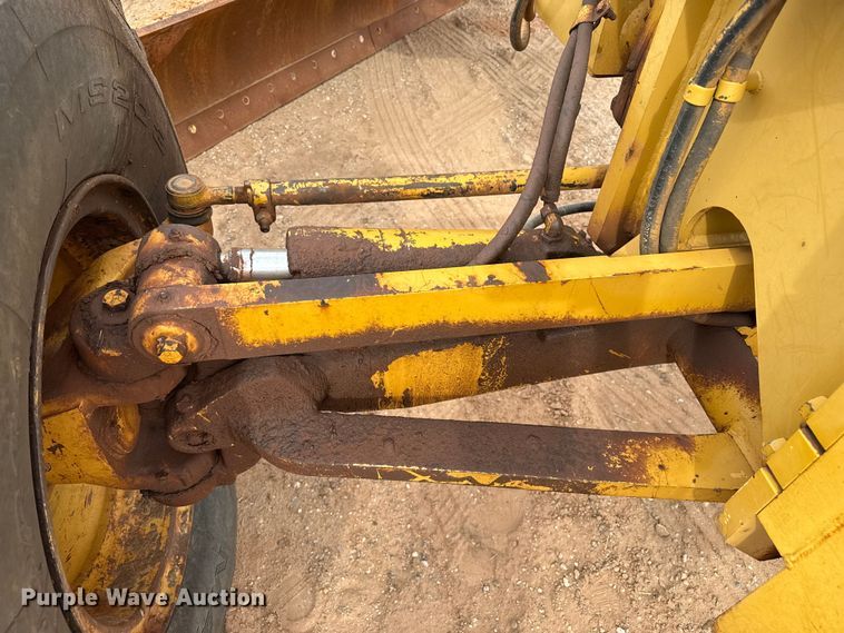 image for item EP0805 2004 Caterpillar 140H motor grader