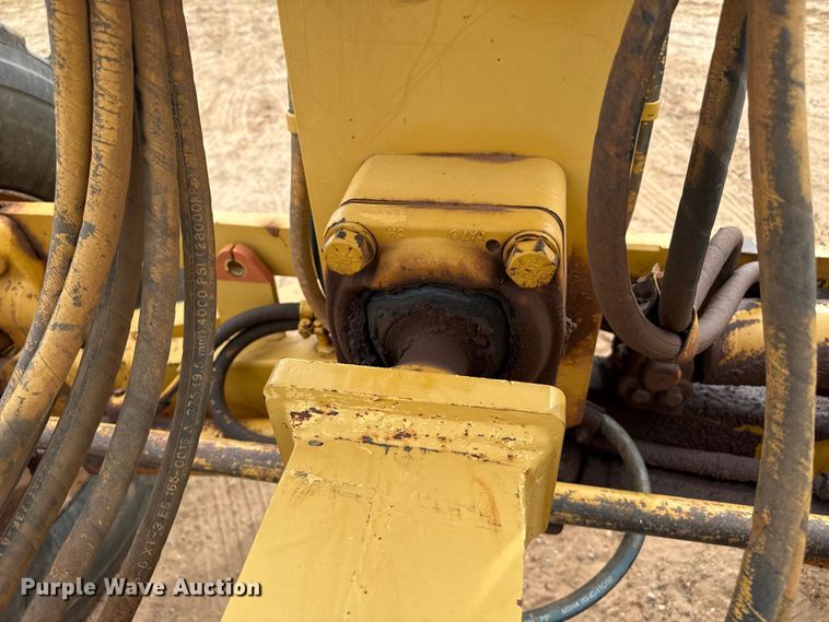 image for item EP0805 2004 Caterpillar 140H motor grader