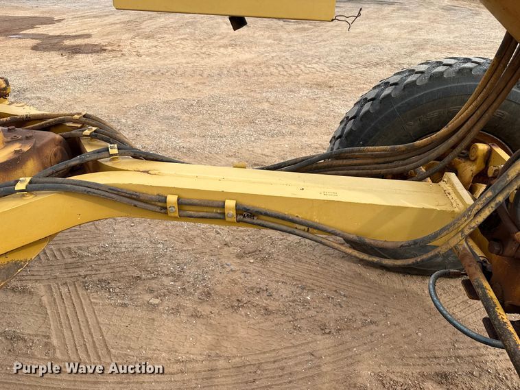 image for item EP0805 2004 Caterpillar 140H motor grader