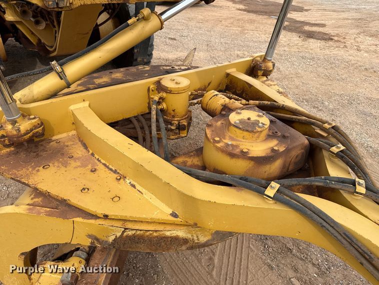 image for item EP0805 2004 Caterpillar 140H motor grader