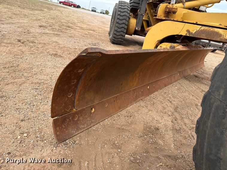 image for item EP0805 2004 Caterpillar 140H motor grader