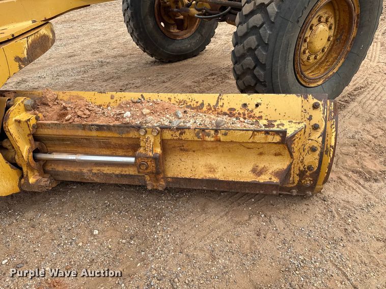 image for item EP0805 2004 Caterpillar 140H motor grader