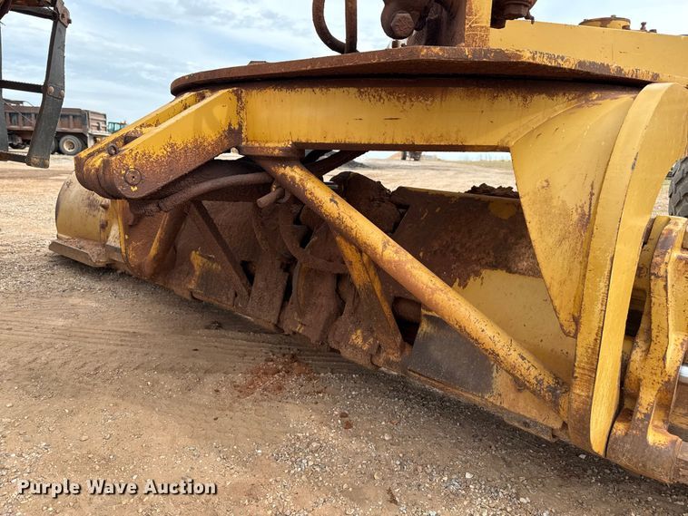 image for item EP0805 2004 Caterpillar 140H motor grader