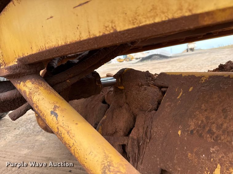 image for item EP0805 2004 Caterpillar 140H motor grader