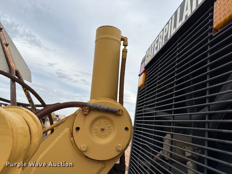 image for item EP0805 2004 Caterpillar 140H motor grader