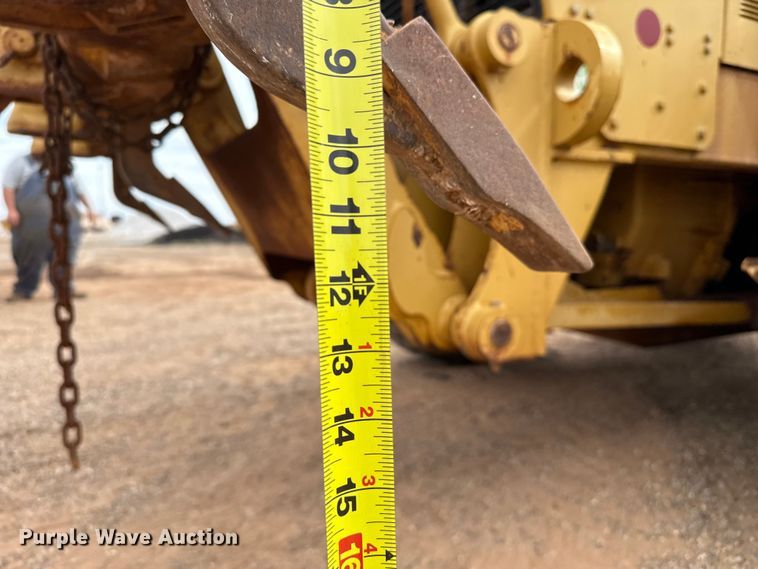 image for item EP0805 2004 Caterpillar 140H motor grader