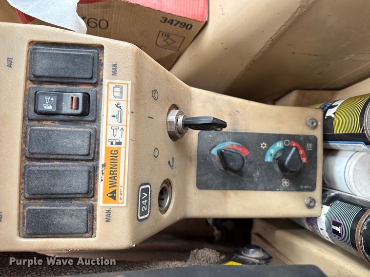 image for item EP0805 2004 Caterpillar 140H motor grader